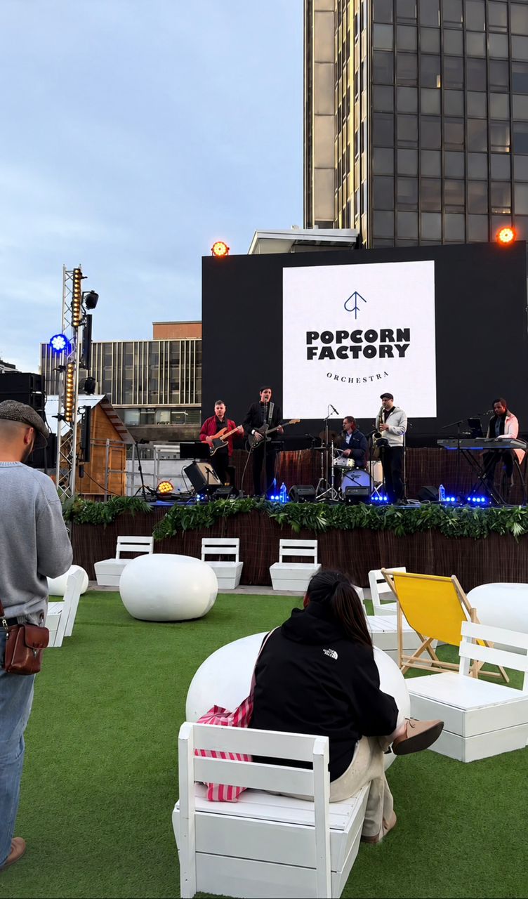 La Guinguette de Montparnasse au coucher du soleil - Flexea Solutions nettoyage événementiel Paris
